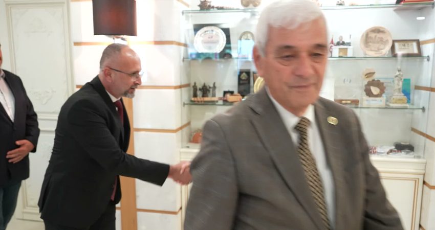 Antalya Büyükşehir Belediye Başkan Vekili Özdemir: “Bu şehre muhtarlarımızla birlikte hizmet ediyoruz” Antalya Büyükşehir Belediye Başkan Vekili Büşra Özdemir, Antalya Muhtar Dernekleri