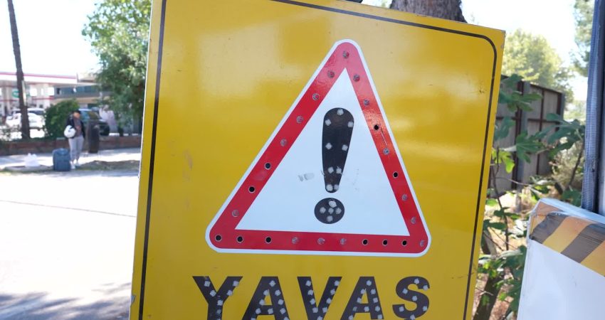 Antalya Büyükşehir Belediye Başkan Vekili Özdemir’den gece mesaisindeki ekiplere ziyaret Antalya Büyükşehir Belediye Başkan Vekili Büşra Özdemir, Lara Caddesi’nde gece