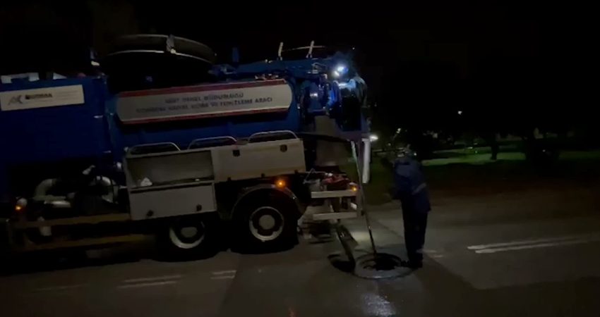 Antalya Büyükşehir Belediyesi, 478 personel ve 347 iş makinesi ile sahadaydı Meteoroloji Bölge Müdürlüğü’nden yapılan sarı kod uyarısının ardından 478 personel