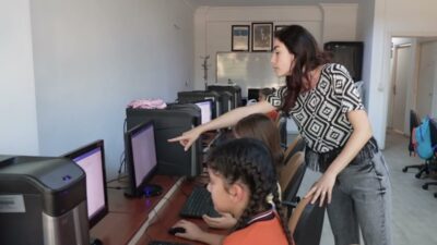 Antalya Büyükşehir Belediyesi bünyesinde ücretsiz hizmet veren Atatürk Bilgi Eğitim