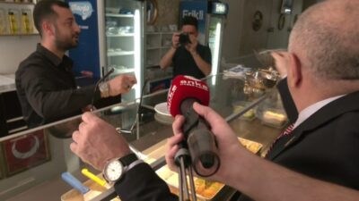 Zafer Partisi Genel Başkanı Ümit Özdağ, Antalya'nın Kepez ilçesinde esnafı
