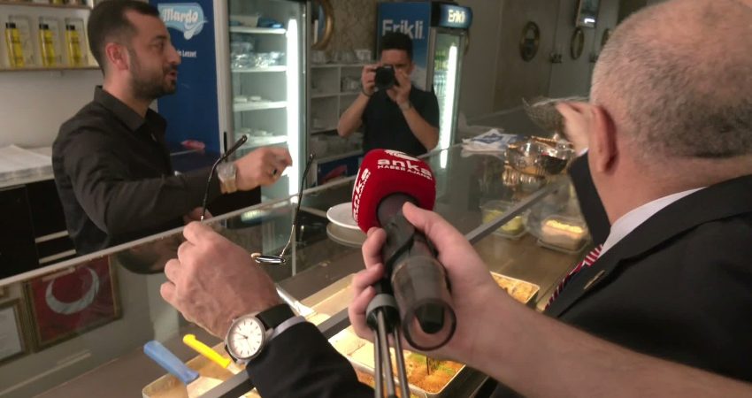Zafer Partisi Genel Başkanı Ümit Özdağ, Antalya'nın Kepez ilçesinde esnafı