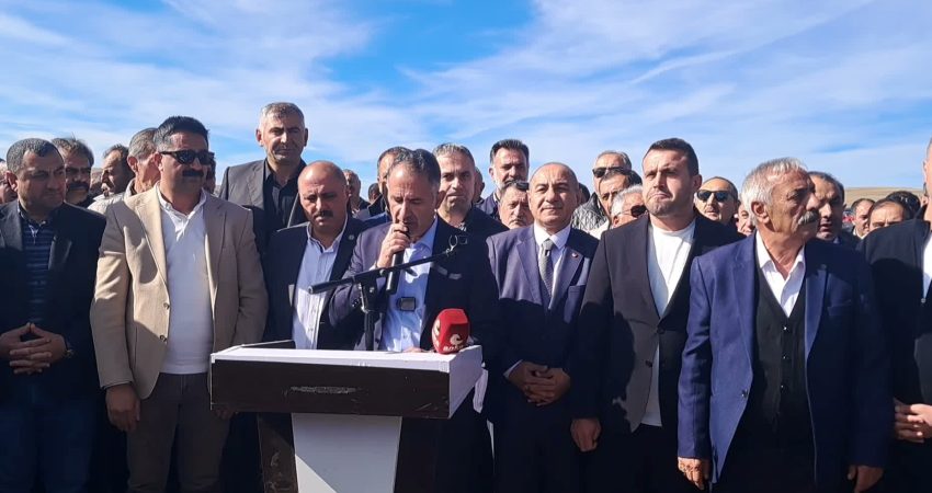 Ardahan ve Artvin’den ortak çağrı: “Sahara Tüneli lüks değil, bir zorunluluktur” Ardahan ve Artvin sınırındaki Çam Geçidi'nde açıklama yapan sivil toplum