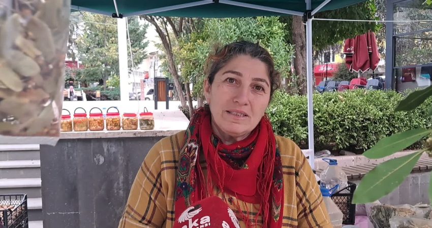 Artvin pazarında esnaf olan Hülya Dokur, kışlık hazırlıkların başladığı bu