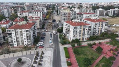 İzmir Büyükşehir Belediyesi ekipleri trafik yoğunluğunun fazla olduğu Çiğli’nin Ataşehir