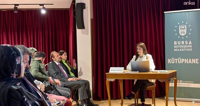 Bursa Büyükşehir Belediyesi’nin düzenlediği söyleşi programında, Türk edebiyatı ve düşünce
