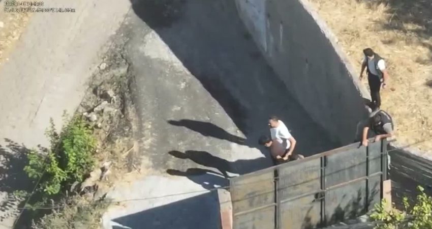 Aydın'ın Söke ilçesinde bir araca el yapımı patlayıcıyla düzenlenen saldırıya