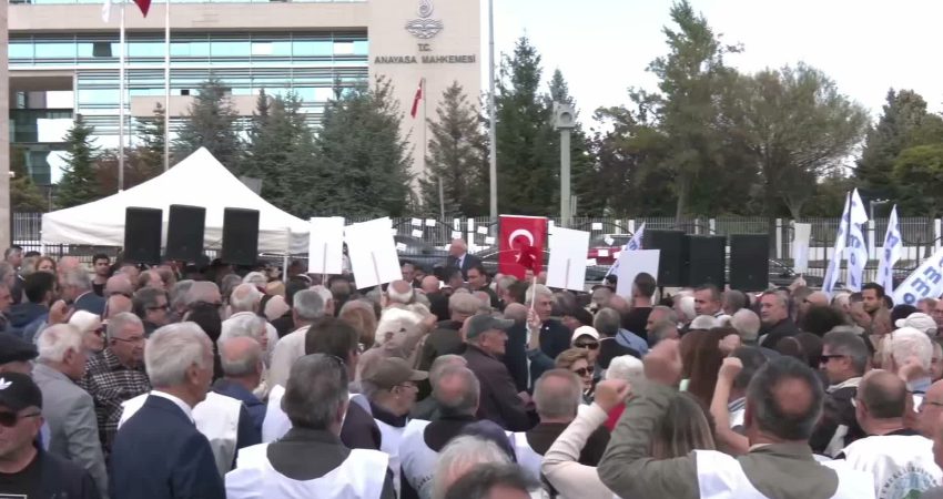 AYM önünde erişim engellerine karşı eylem: “Türkiye’yi sansürle susturamasınız” YENİ Parti’nin çağrısı, siyasi partiler, meslek örgütleri ve sivil toplum