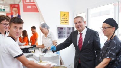 Ayvalık Belediyesi’nin öğrencilerin uygun fiyatlı ve sağlıklı yemeklere ulaşması amacıyla