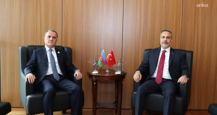 Bakan Fidan, Azerbaycanlı mevkidaşı Bayramov ile görüştü Dışişleri Bakanı Hakan Fidan, Türk Devletleri Teşkilatı (TDT) 13. Zirvesi
