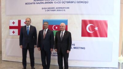 Azerbaycan'ın Şuşa kentinde düzenlenen Türkiye-Azerbaycan-Gürcistan Üçlü Savunma Bakanları Toplantısı'nda konuşan