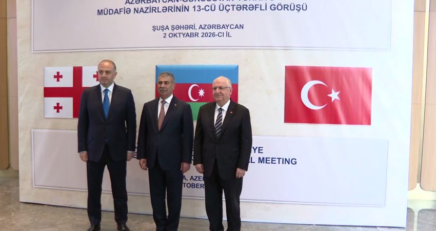 Azerbaycan'ın Şuşa kentinde düzenlenen Türkiye-Azerbaycan-Gürcistan Üçlü Savunma Bakanları Toplantısı'nda konuşan