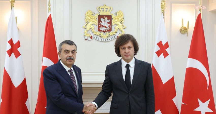 Bakan Tekin, Gürcistan Başbakanı Kobakhidze ile eğitim iş birliğini görüştü Milli Eğitim Bakanı Yusuf Tekin, Tiflis’te Gürcistan Başbakanı Irakli Kobakhidze