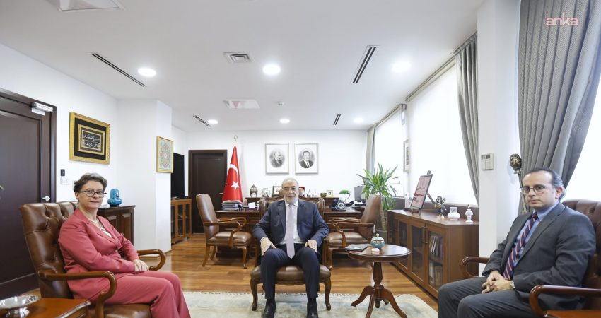 Bakan Yardımcısı Kulaklıkaya, Fransa’nın Ankara Büyükelçisi Dumont’u kabul etti Dışişleri Bakan Yardımcısı Musa Kulaklıkaya, Fransa'nın Ankara Büyükelçisi Isabelle Dumont'u