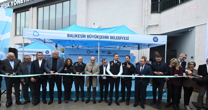 Balıkesir Büyükşehir Belediyesi, Afet Koordinasyon Merkezi’ni hizmete açtı Balıkesir Büyükşehir Belediyesi, kentin afetlere hazırlık ve müdahale kapasitesini artırmak amacıyla