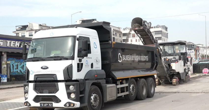 Balıkesir Büyükşehir Belediyesi’nden Küçük Sanayi Sitesi’nde ulaşımı rahatlatan asfalt çalışması Balıkesir Büyükşehir Belediyesi, Küçük Sanayi Sitesi’nde Karesi ve Altıeylül ilçelerini
