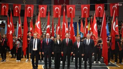 Balıkesir’de 29 Ekim Cumhuriyet Bayramı coşkuyla kutlandı. Kutlama törenlerine katılan