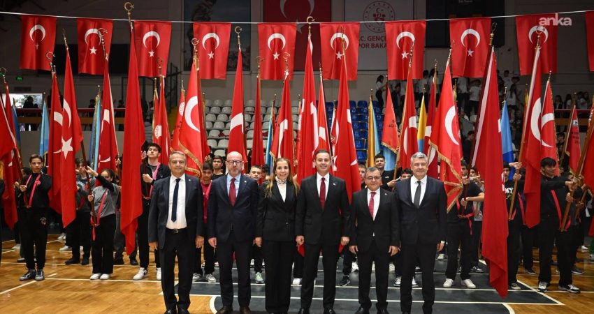 Balıkesir’de 29 Ekim Cumhuriyet Bayramı coşkuyla kutlandı. Kutlama törenlerine katılan