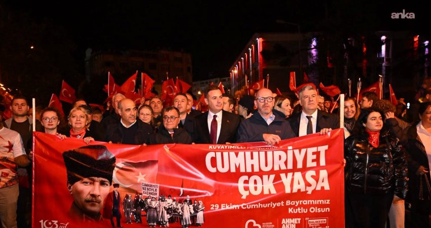 Balıkesir Büyükşehir Belediyesi, 29 Ekim Cumhuriyet Bayramı'nı halk koşusu, fener