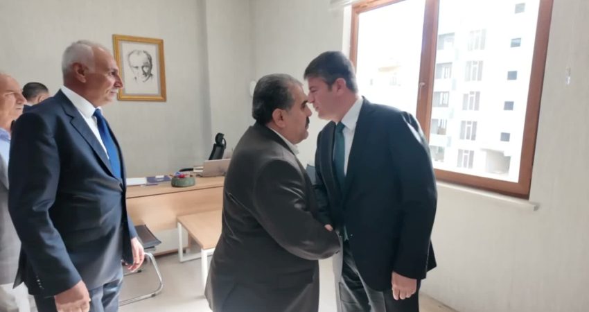 Başkan Tutdere: “Muhtarlarımız mahallelerde gözümüz ve kulağımız” Adıyaman Belediye Başkanı Abdurrahman Tutdere, 19 Ekim Muhtarlar Günü dolayısıyla