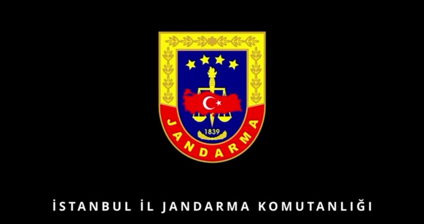 Jandarma ekiplerince Bayrampaşa'da iki adrese yapılan baskında dünyaca ünlü markalara