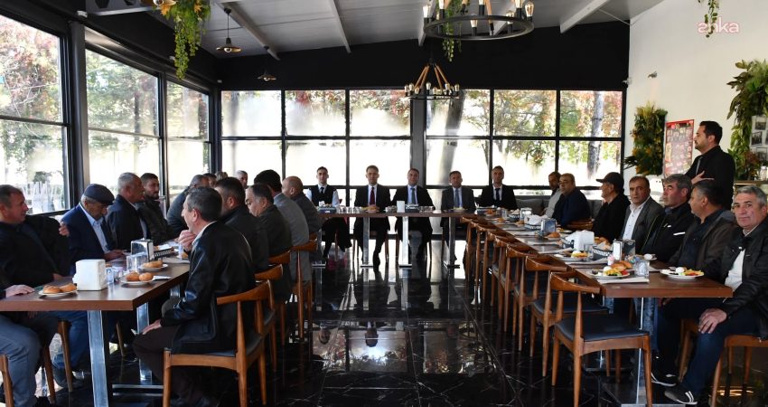 Beylikova’da 19 Ekim Muhtarlar Günü dolayısıyla düzenlenen törende Atatürk Anıtı’na