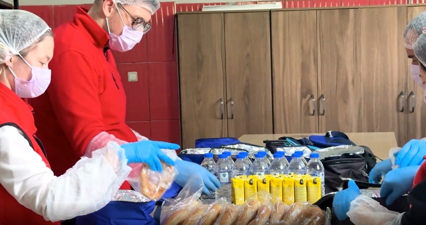 Bilecik Belediyesi’nin “Beslenme Çantası” projesi devam ediyor Bilecik Belediyesi tarafından 2023 yılında başlatılan "Çocuklarımız İçin Beslenme Çantası"