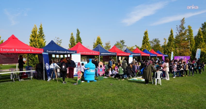 Eskişehir Büyükşehir Belediyesi öncülüğünde düzenlenen "BilimFest 2026 Eskişehir", 15-17 Ekim