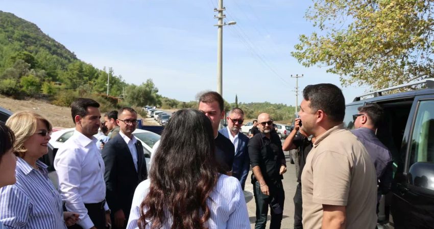 Bodrum Belediye Başkanı Tamer Mandalinci, saha programları kapsamında Karaova’da vatandaşlarla