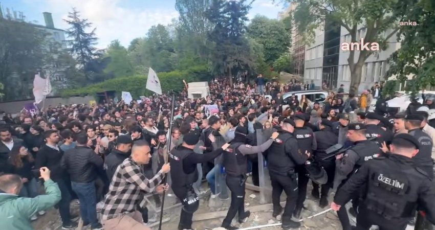Boğaziçi’nde Nurettin Yıldız protestosu davası: Savcıdan T24 muhabiri Can Öztürk’e beraat, 14 öğrenciye ceza talebi Geçen yıl Boğaziçi Üniversitesi'ndeki Nurettin Yıldız protestosunda gözaltına alınan öğrenciler