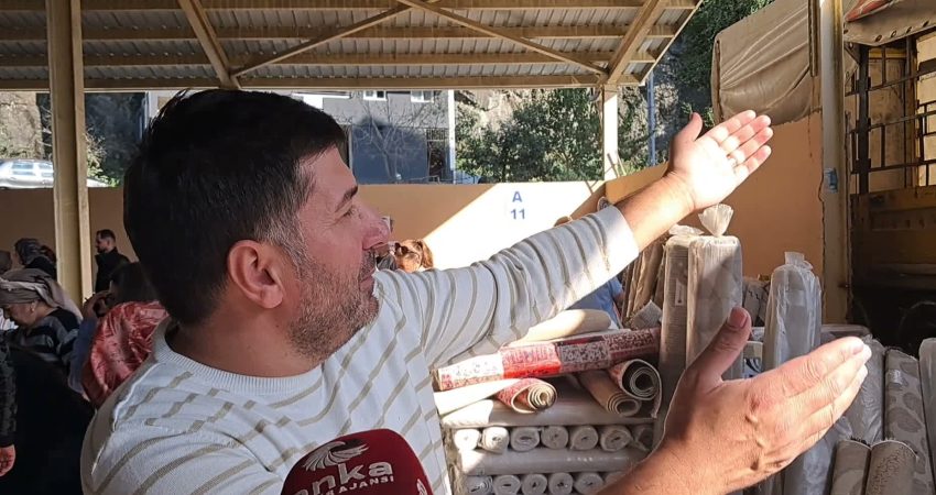 Artvin’in Borçka ilçesinde kurulan İstanbul İndirim Çadırı, vatandaşlardan yoğun ilgi