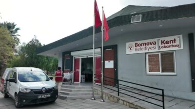İzmir'in Bornova ilçesinde belediye tarafından yaşlı, engelli ve yatalak hastaların