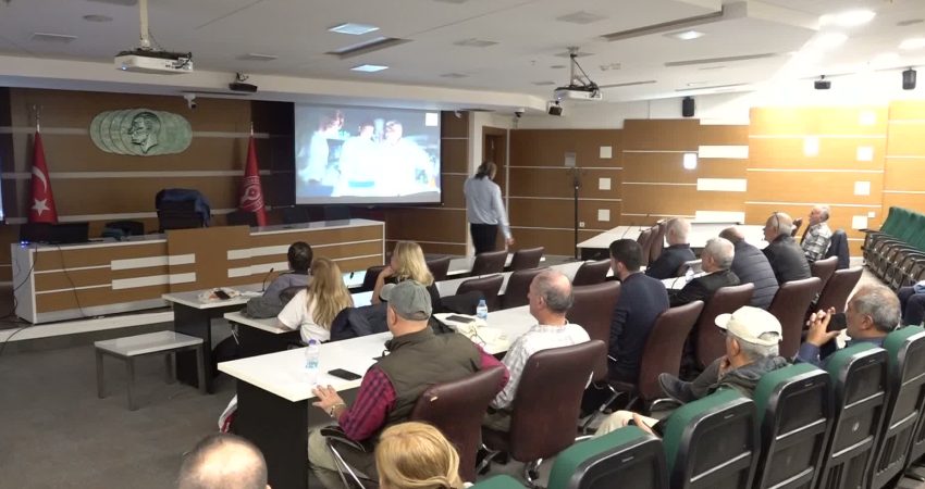 Bornova Belediyesi'nin düzenlediği "Zirai İlaçların İnsan ve Çevre Sağlığına Etkileri"