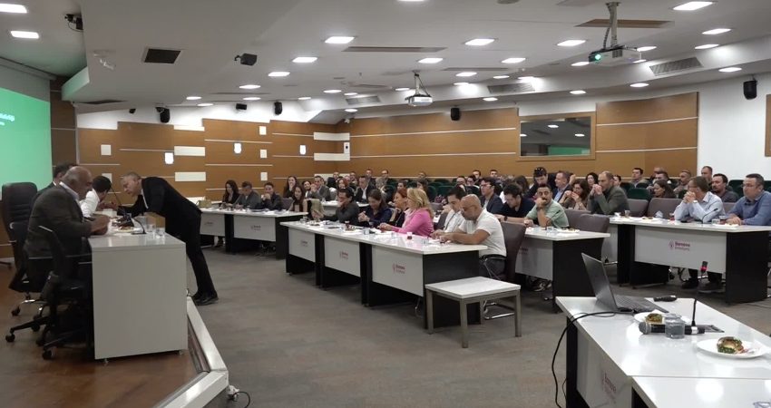 Bornova Belediye Başkanı Ömer Eşki, ilçeye sunulan hizmet kalitesini en
