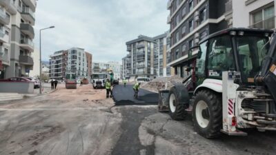 Bornova Belediye Başkanı Ömer Eşki, İZSU'nun altyapı çalışmalarını tamamladığı alanda
