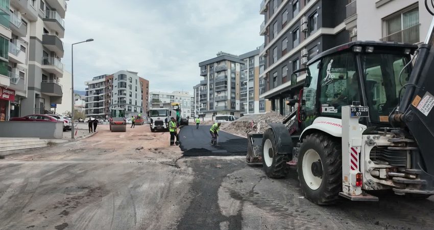 Bornova Belediye Başkanı Ömer Eşki, İZSU'nun altyapı çalışmalarını tamamladığı alanda
