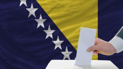 Bosna Hersek'te seçmenler, ülkenin üç üyeli Devlet Başkanlığı'nın yanı sıra