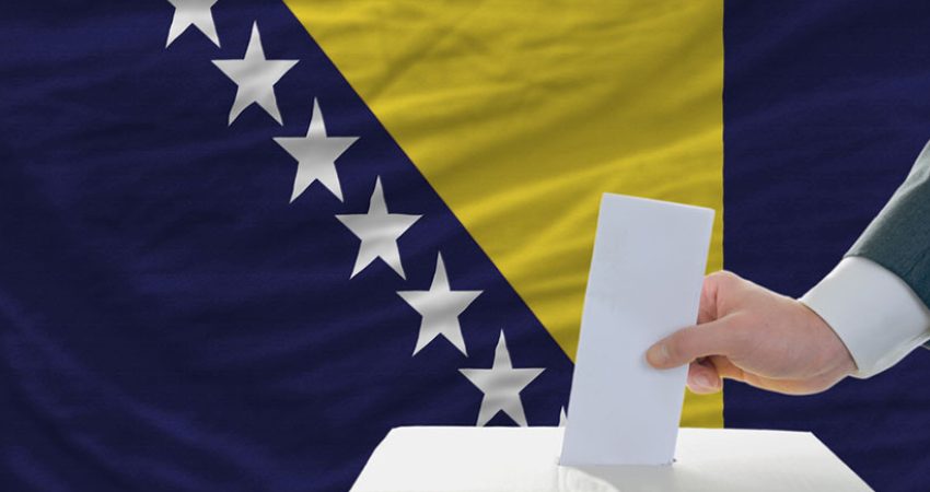 Bosna Hersek'te seçmenler, ülkenin üç üyeli Devlet Başkanlığı'nın yanı sıra