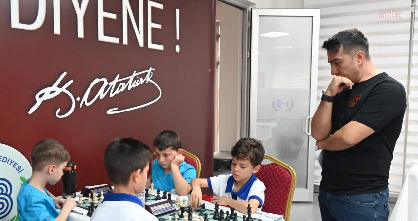 Bozüyük’te Cumhuriyet Bayramı Satranç Turnuvası’na 80 sporcu katıldı Bozüyük Belediyesi’nin ev sahipliğinde düzenlenen 29 Ekim Cumhuriyet Bayramı Satranç
