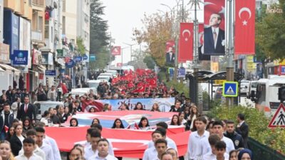Bozüyük’te 29 Ekim Cumhuriyet Bayramı, "Cumhuriyet Yürüyüşü" ile başlayıp halk