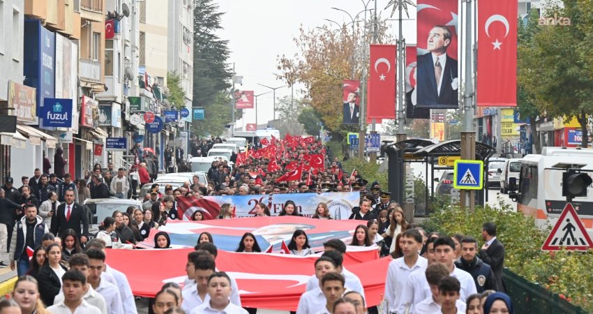 Bozüyük’te 29 Ekim Cumhuriyet Bayramı, "Cumhuriyet Yürüyüşü" ile başlayıp halk