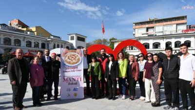 Bozüyük Belediyesi tarafından düzenlenen "Mercimekli Mantı Festivali"nde vatandaşlara ilçenin coğrafi