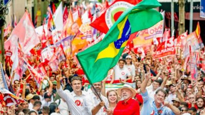 Brezilya'da cumhurbaşkanlığı seçiminin ilk turunu, eski Cumhurbaşkanı Jair Bolsonaro'nun oğlu