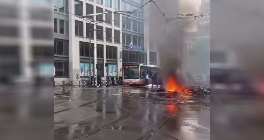 Brüksel’de kemer sıkma karşıtı protestoda polisle göstericiler çatıştı Belçika'nın başkenti Brüksel'de hükümetin bütçe kesintileri ve kemer sıkma politikalarına