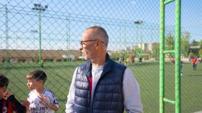 Buca Belediyesi’nin "çocukları sporla buluşturmak" amacıyla düzenlediği ücretsiz futbol okulları