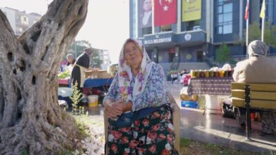 Buca Belediyesi Tarım Ürünleri Pazarı’nda tezgâh açan 64 yaşındaki Mesude