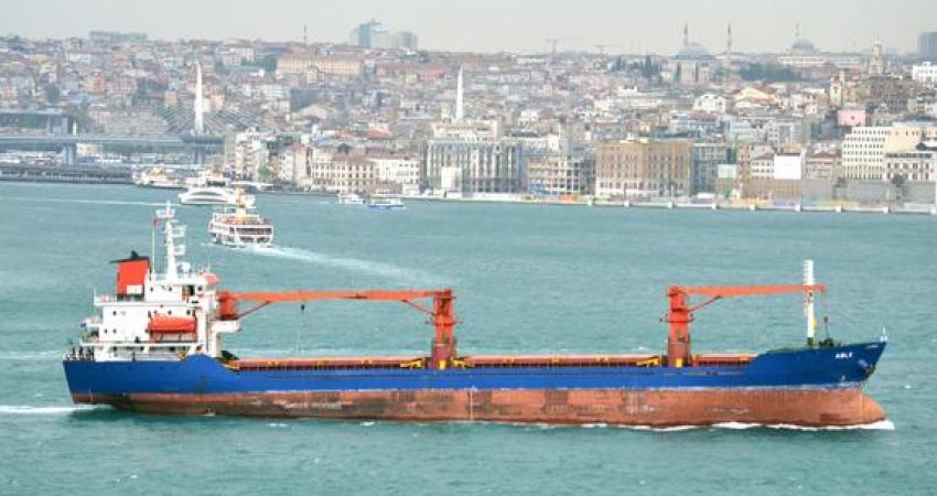 Karadeniz'de Bulgaristan açıklarında iki ticari geminin insansız hava ve deniz