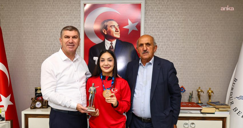 Burdur Belediye Başkanı Ali Orkun Ercengiz, Hırvatistan’da düzenlenen Balkan Güreş