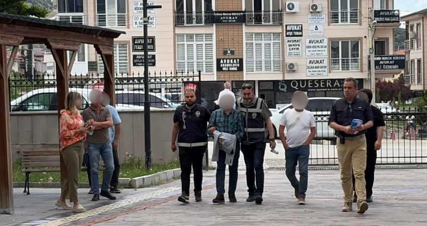 Burdur’da 62 yaşındaki A.K’nin, araç içerisinde E.H. adlı kişiye cinsel