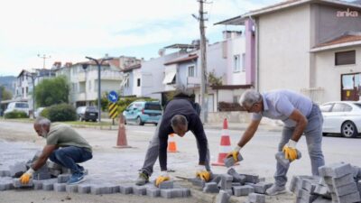 Burhaniye Belediyesi, ilçe genelinde yol kalitesini artırmak amacıyla parke taşı